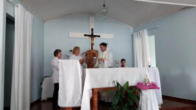 Missa Solene em louvor a Nossa Senhora do Rocio na Comunidade Vila Rural reuniu dezenas de fiéis